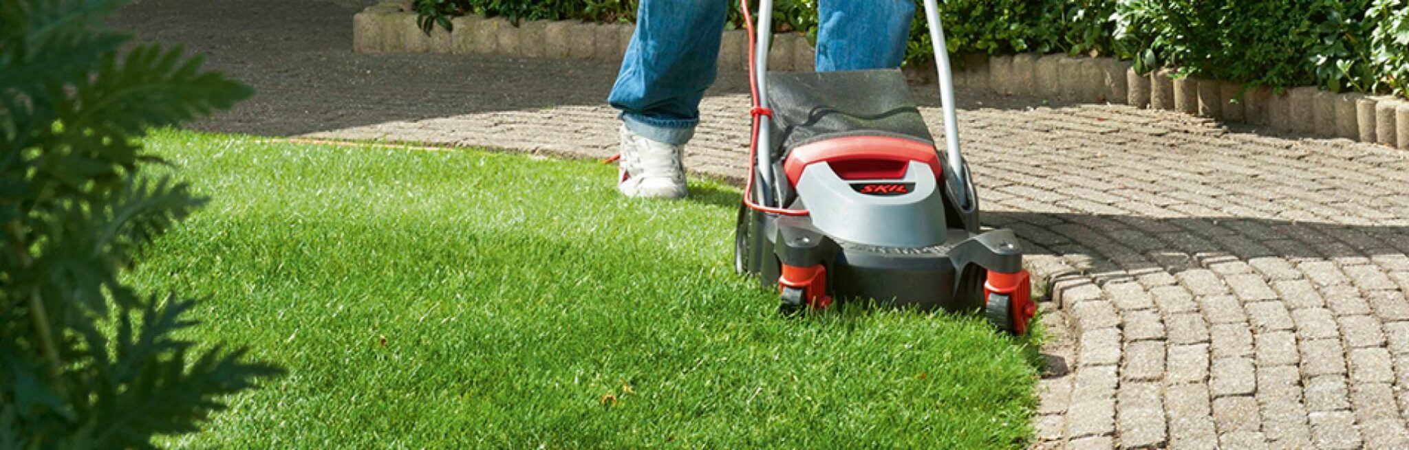 13 trucs et astuces pratiques pour tondre la pelouse que vous pouvez utiliser dès maintenant