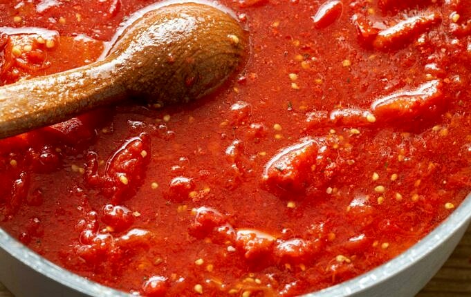 Sauce Tomate Contre Sauce à Pizza. Les Principales Différences Et Conseils De Cuisson